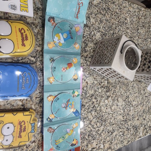 The Simpsons Series 1-14 and the movie - Picture 6 of 7